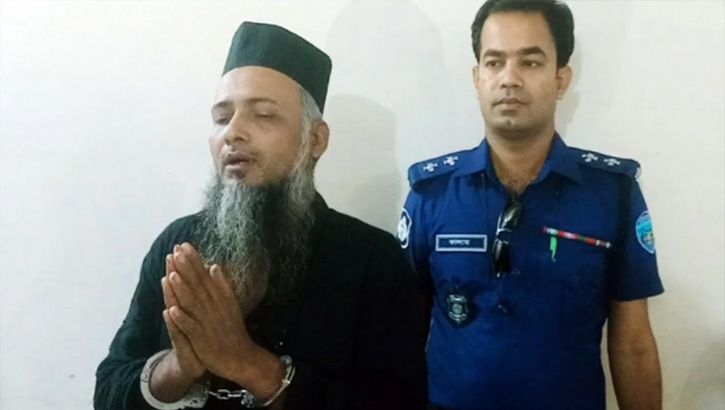 চাঁদপুরে মসজিদের ভেতরেই খতিবকে কুপিয়ে জখম চাঁদপুরে মসজিদের ভেতরেই খতিবকে কুপিয়ে জখম